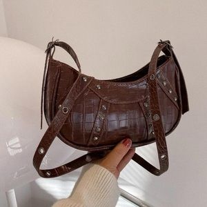 Y2k Crocodile Embossed Hobo Bag
Brown
#Y2k #Streetwear #Casual